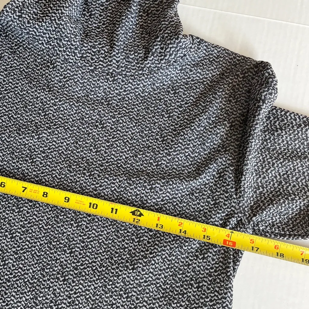 Athleta‎ Sz M Flurry Peak UPF 50 Top Turtleneck Base Layer Gray Blouse - Image 6