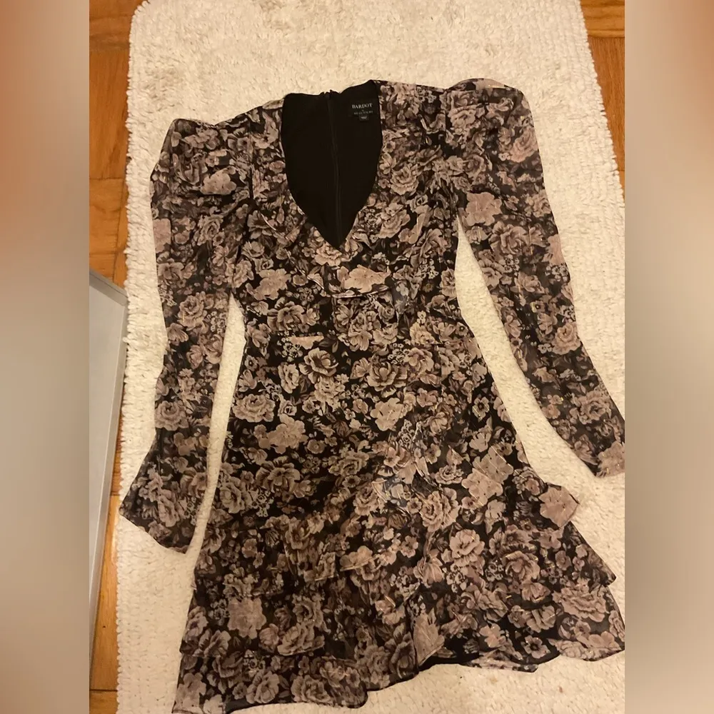 Bardot women Black and Beige Floral flare knee high dress size 2 petite XS - Image 3