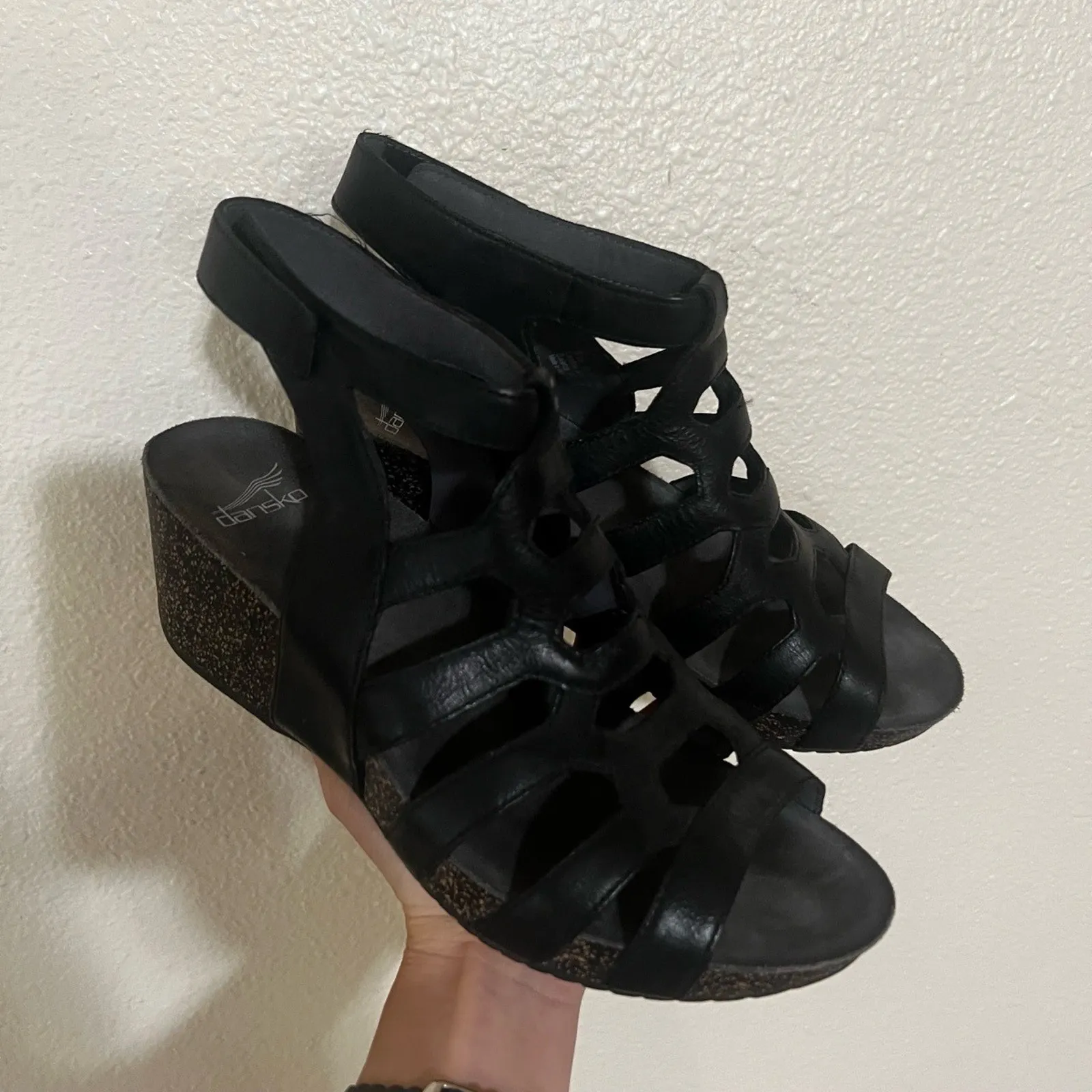 Dansko Selina Black Gladiator Wedge Sandals 40 Cork Adjustable Strap Comfort - Image 3