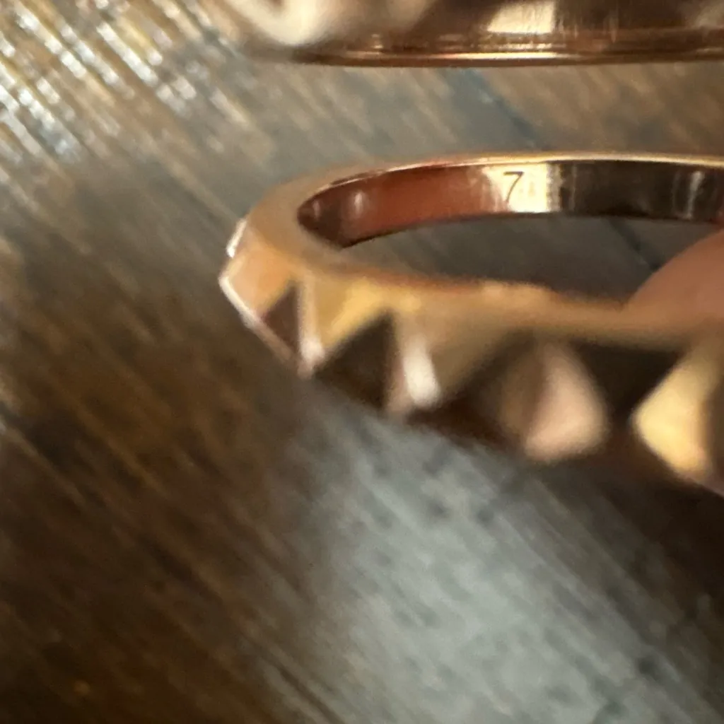 Henri Bendel Deco Split Crystal‎ ring size 7. In Rose Gold Tone - Image 5