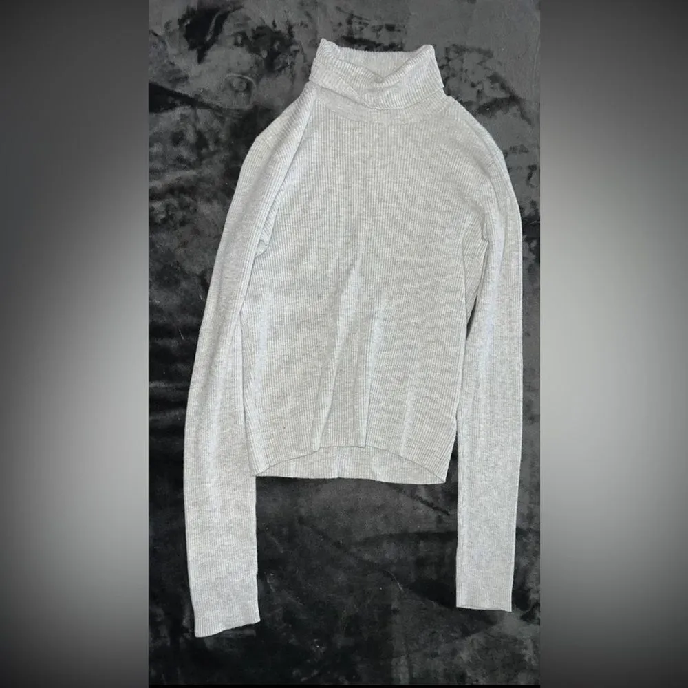 Brandy Melville grey sweater - Image 2