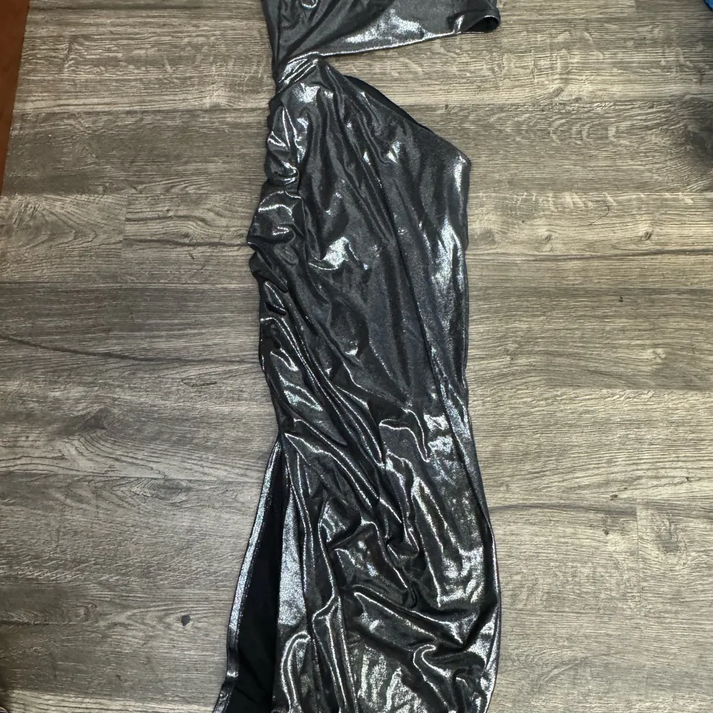 Forever 21 Metallic Silver Fabric - Image 6