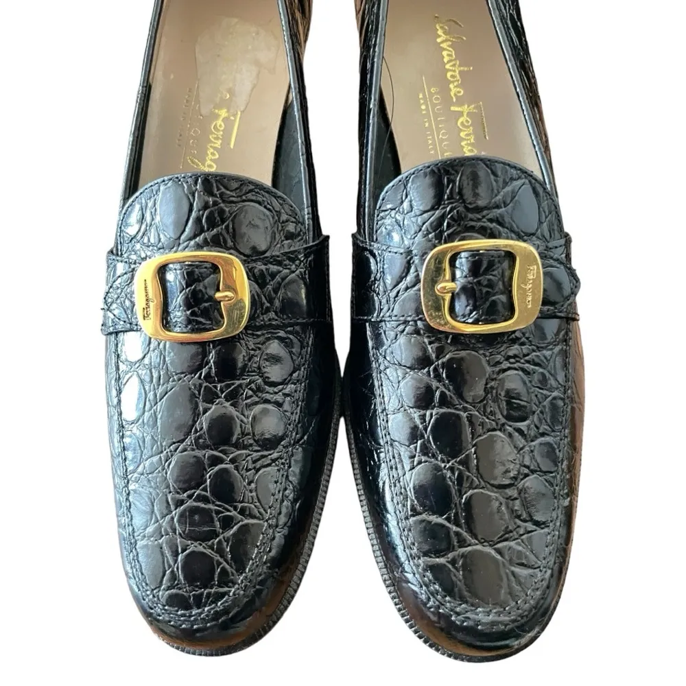 Salvatore Ferragamo Croc Embossed Leather Loafer in Black with Gold Size 6 - Image 4