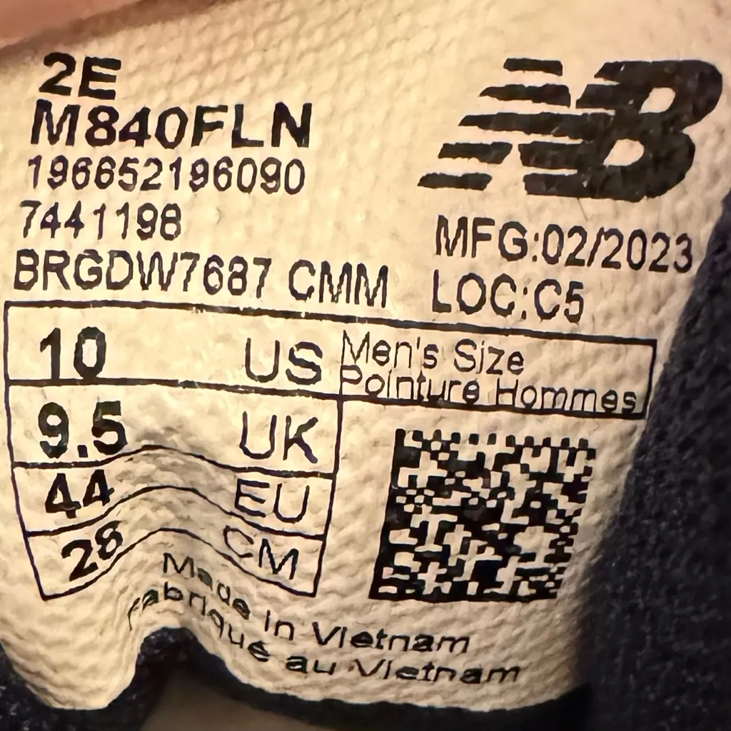 New Balance Fresh Foam Blue and Yellow Athletic Sneakers Women’s Size 10 Wide - Image 9