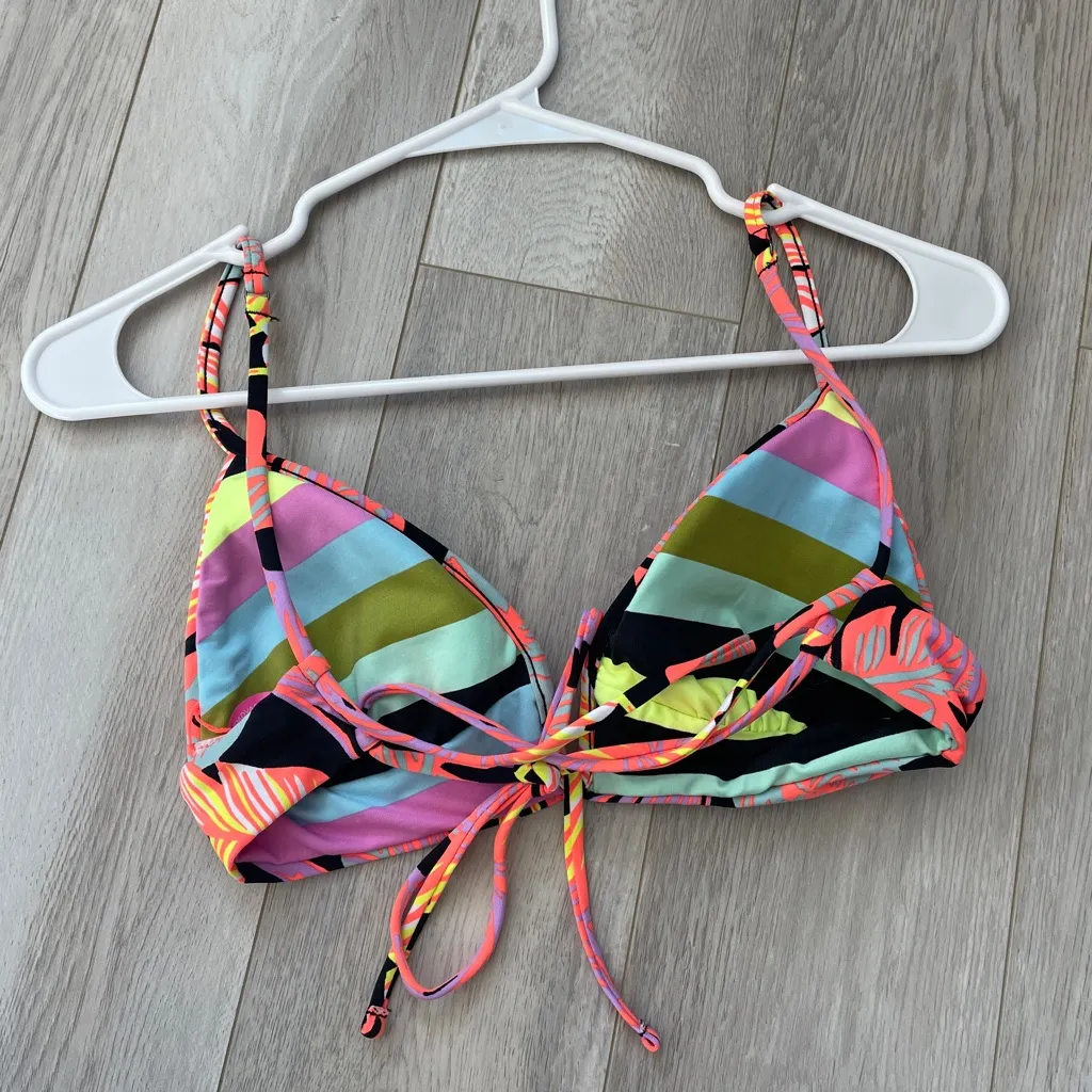 Maaji Bikini Top NWOT reversible tropical triangle womens (medium) swim colorful - Image 2