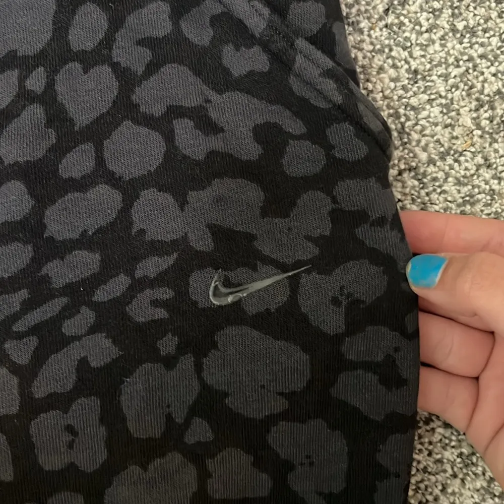 Nike Black Jogger Sweatpants with Tonal Print - Image 2