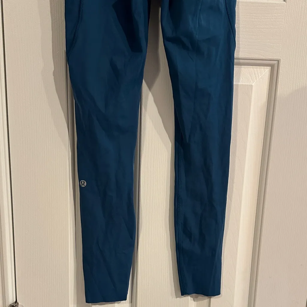 Lululemon Fast & Free 7/8 Tight II Nulux 25"
Carbon Blue Running Women’s 4 Gym - Image 13