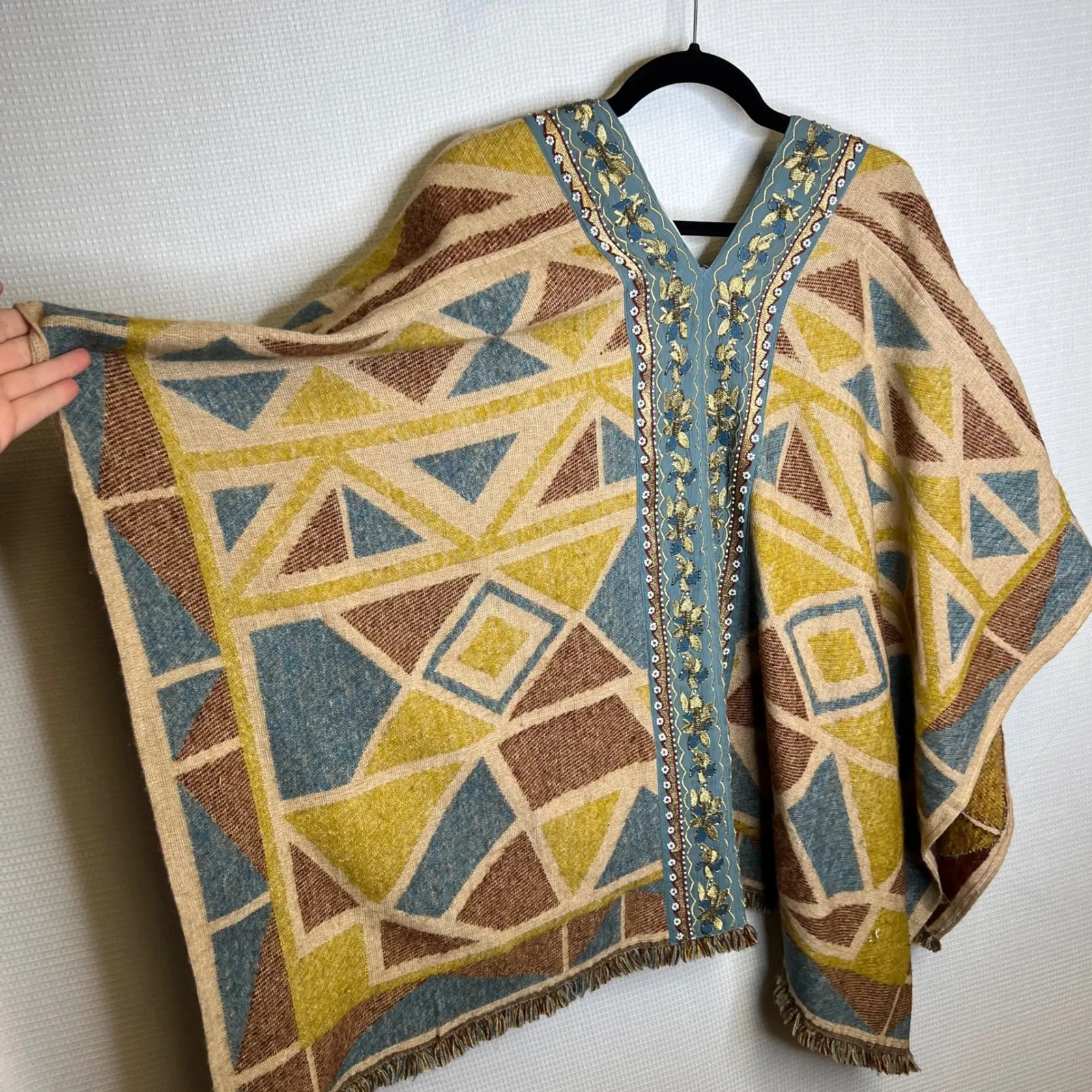 Soft Surroundings Geometric Embroidered Cardigan Shawl Poncho One Size - Image 4