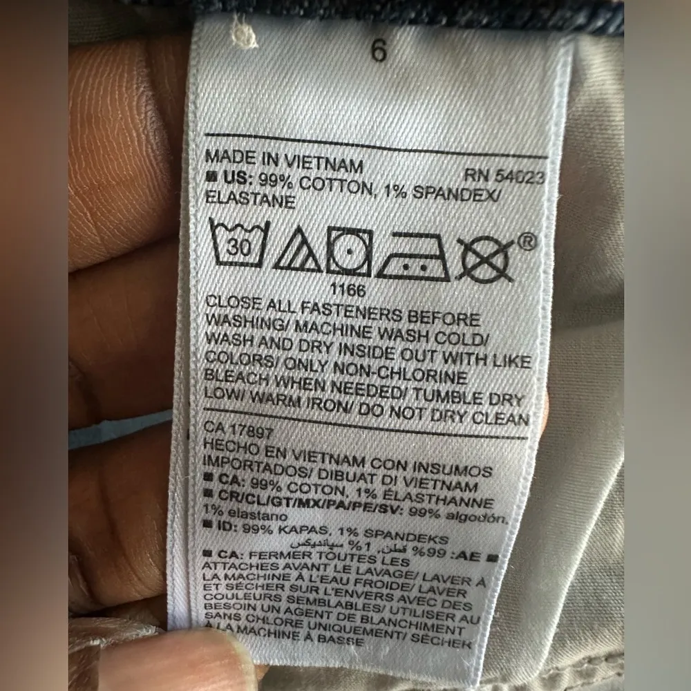 Old Navy Medium Wash Mid Rise Boyfriend Distressed Straight Leg Jeans Size 6 - Image 12