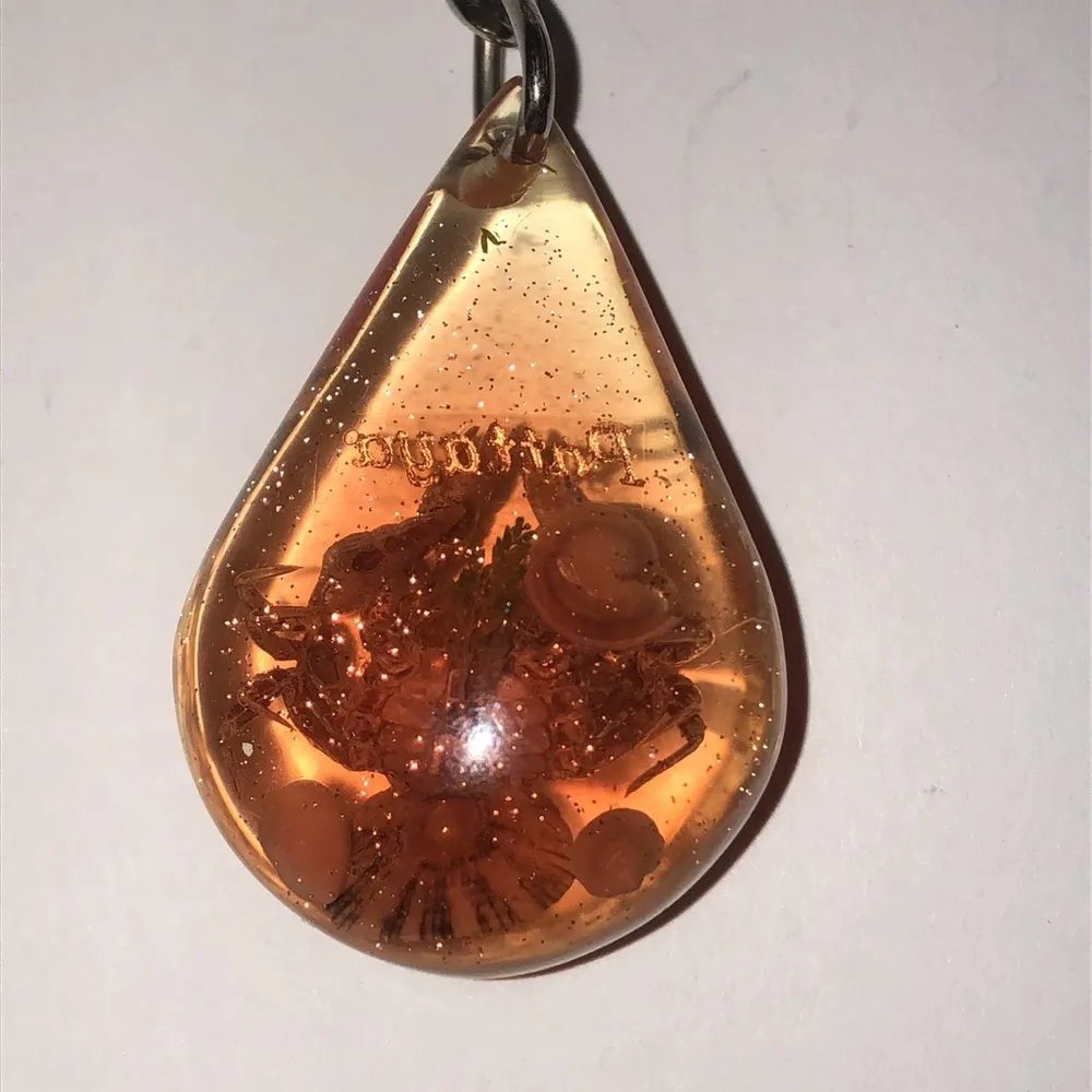 Pattaya Orange Resin Crabs & Seashells Keychain - Image 5