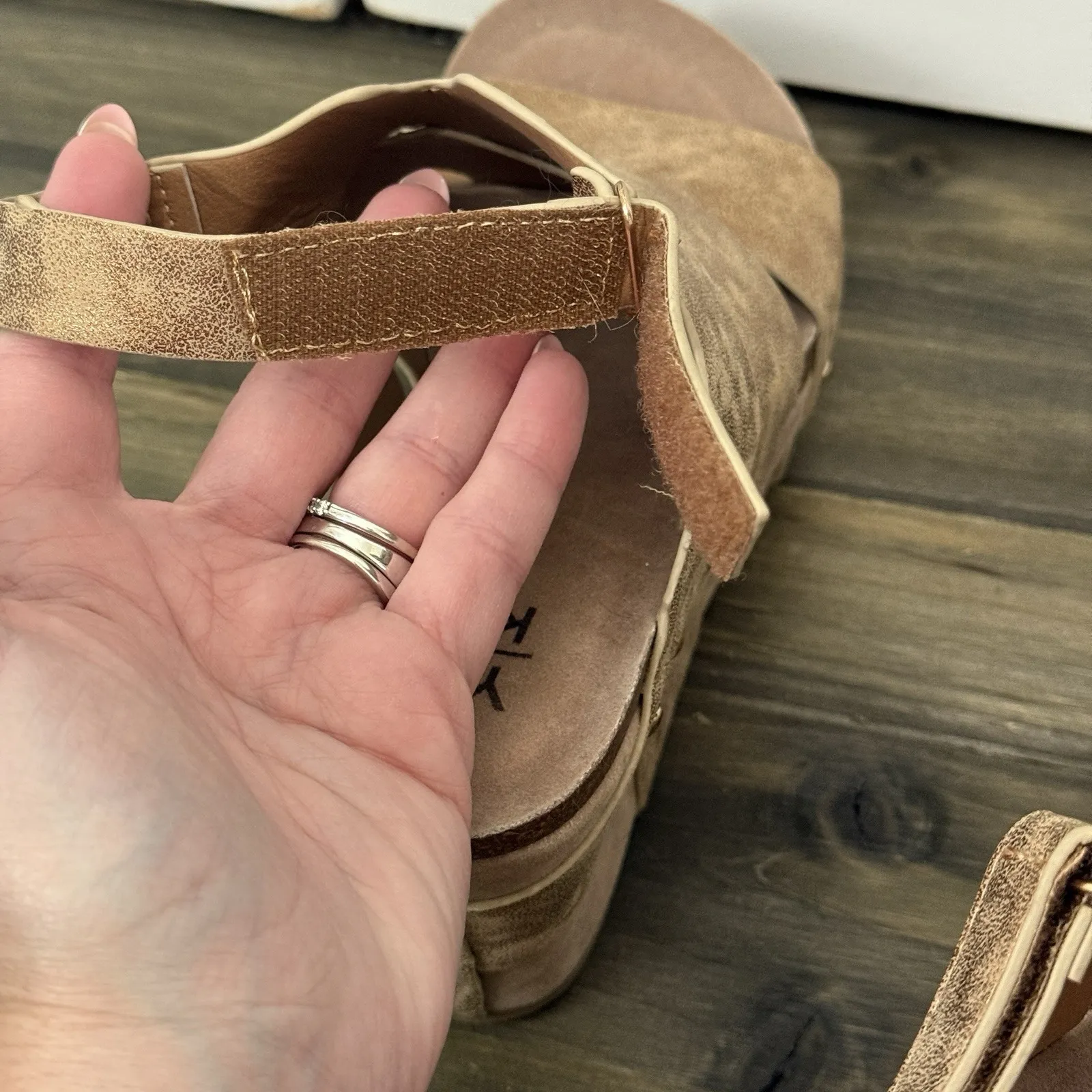 Yoki Hestry Metallic Wedge Platform Chunky‎ Sandals Size 7 NWOT *READ* - Image 5