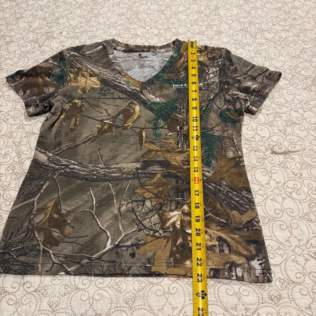 Field & Stream Women’s V-Neck Woodland Camouflage Short Sleeve Tee Size Small - Image 4