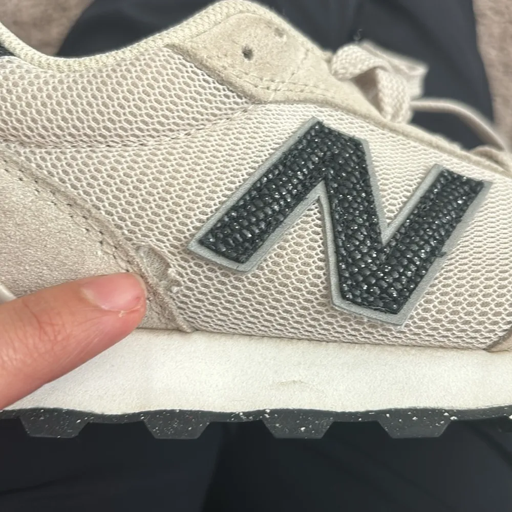 New Balance Beige Women's Sneakers size 7.5 - Image 11
