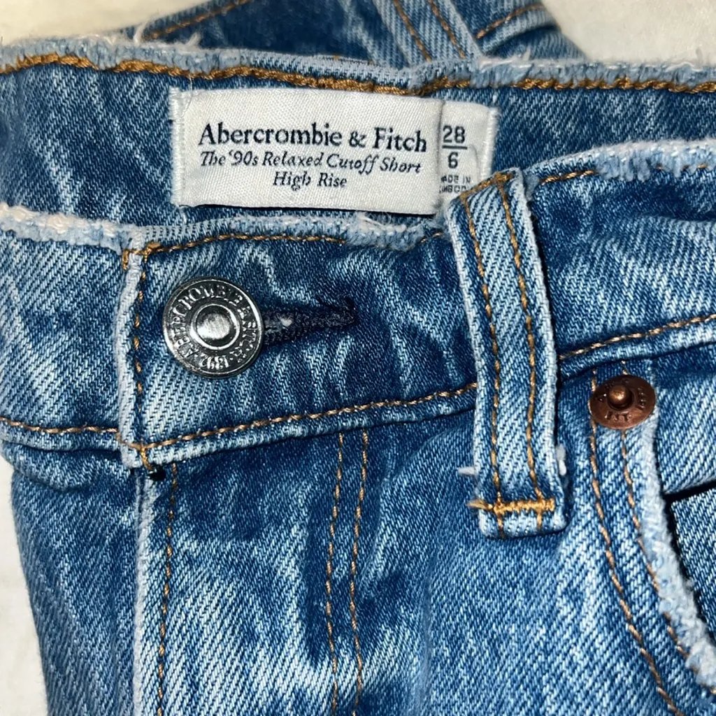 Abercrombie 90s relaxed jean shorts - size 6 curve love - Image 3