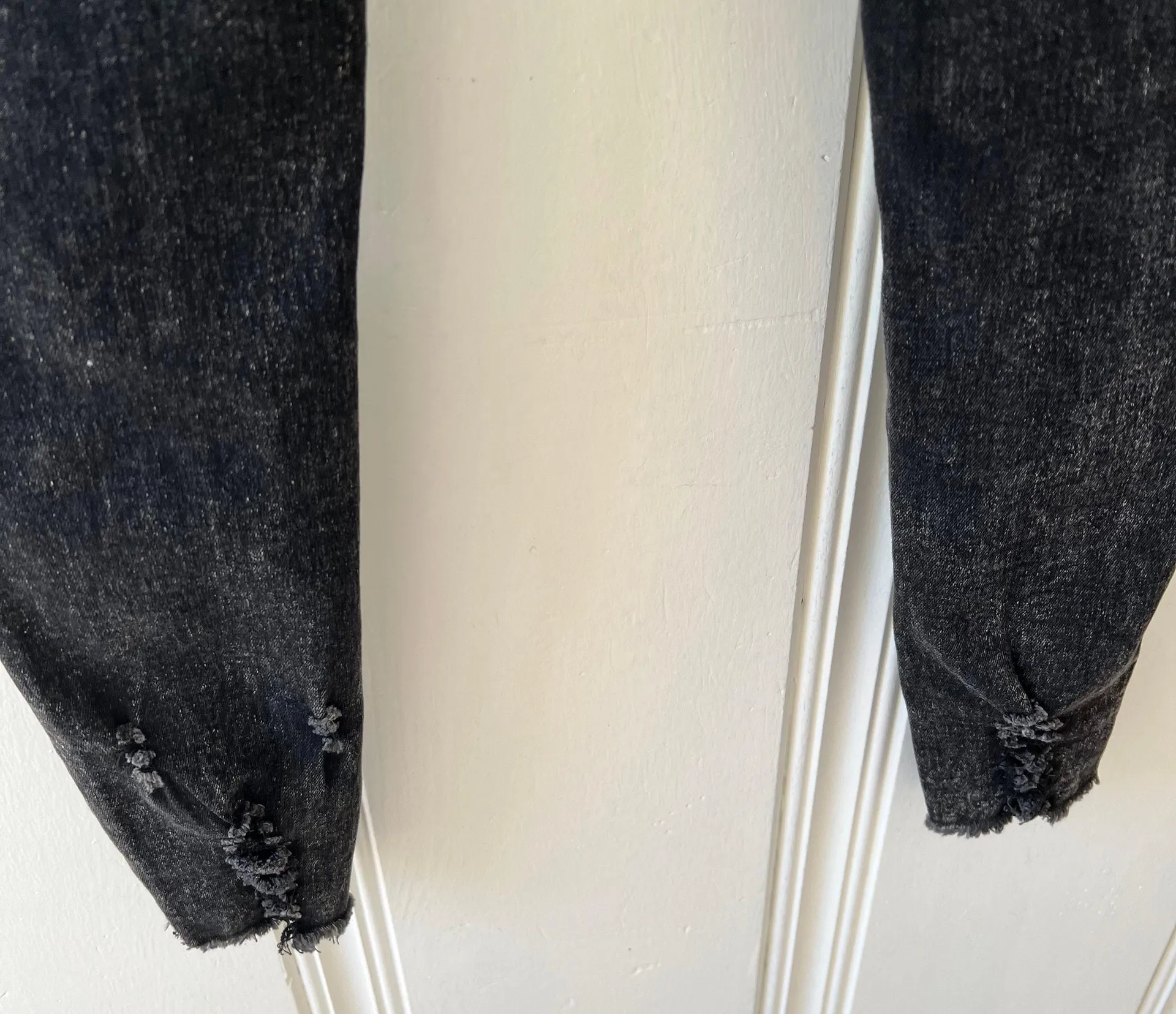 Elite Jeans Black Acid Wash Distressed Destroyed Raw Hem Pull On Skinny Jeans NWT - Image 4