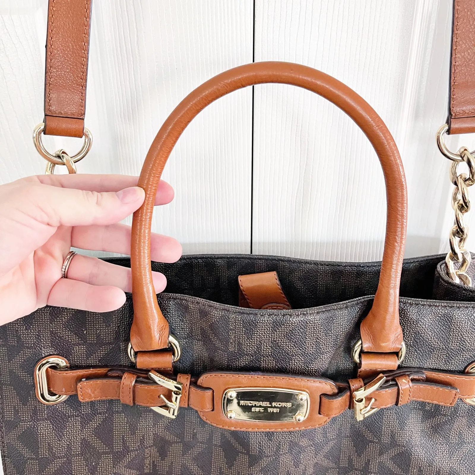 Michael Kors  Hamilton Large East West Monogram Shoulder Tote - Image 10