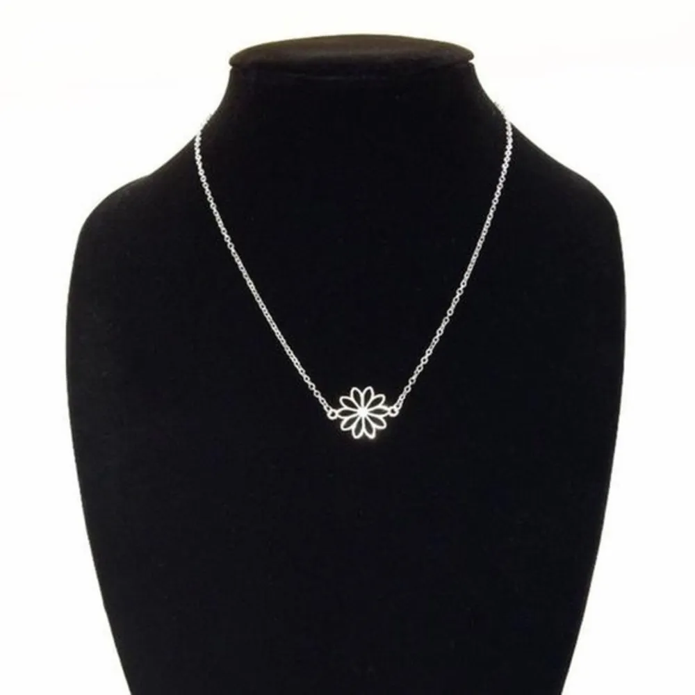 Silver Indie Flower Necklace - Image 2