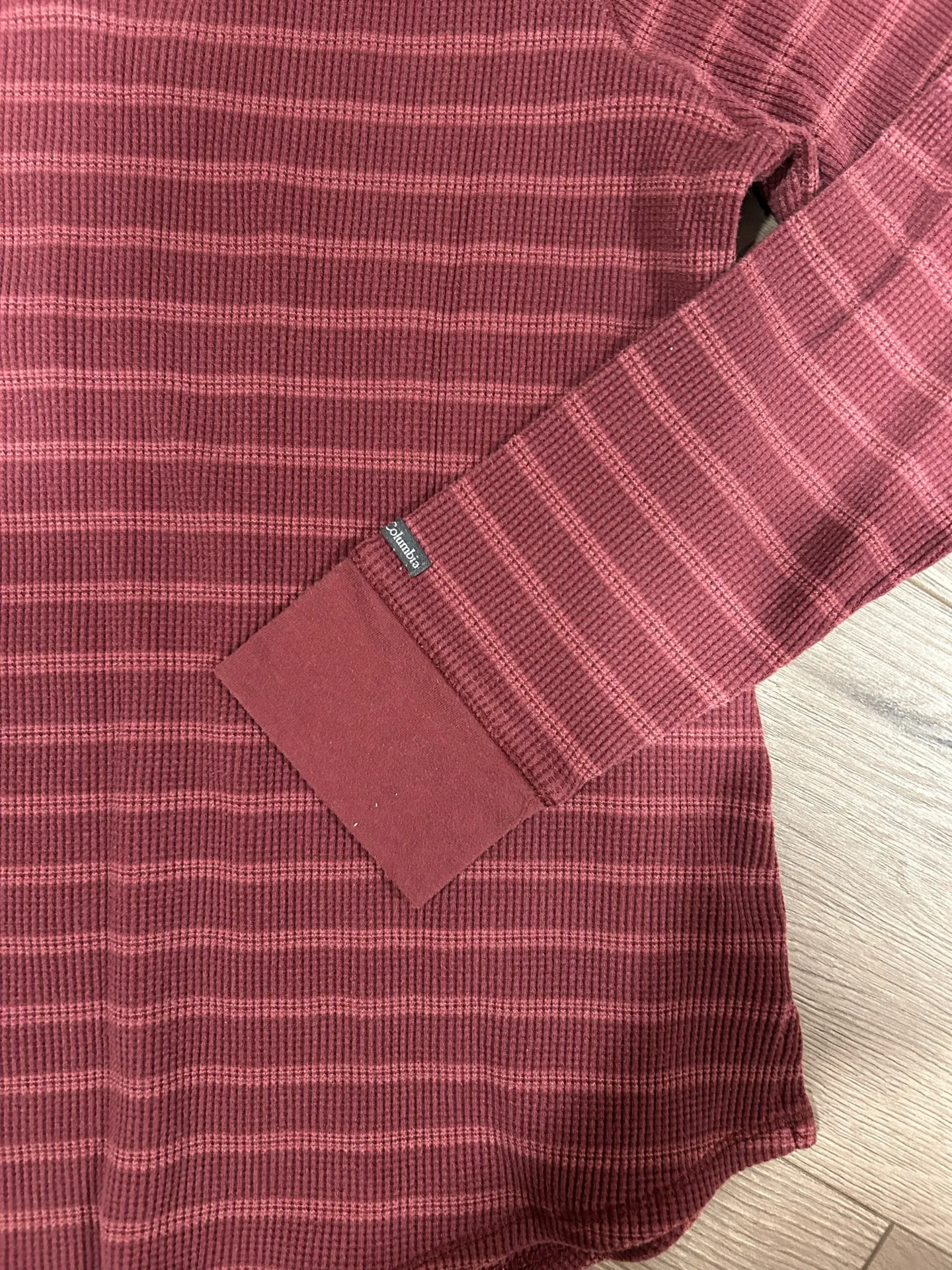 Columbia long sleeve, split neck red waffle shirt size L - Image 5