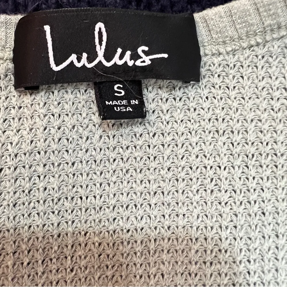 Lulus Waffle Knit V Neck Sage Green Sweater Size Small - Image 3