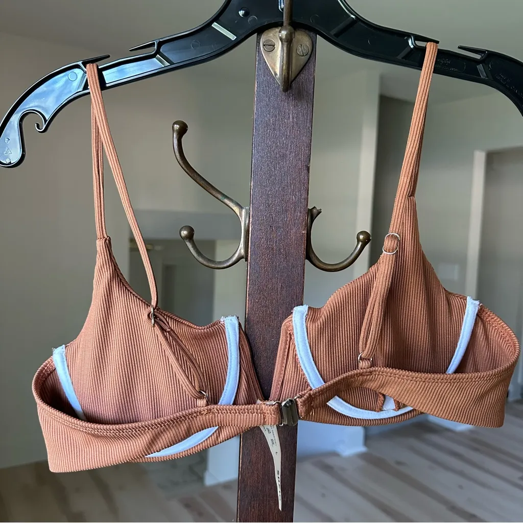 SheIn  Cognac Ribbed V Underwire Adjustable Strap Bikini Padded Bikini Top Large - Image 3