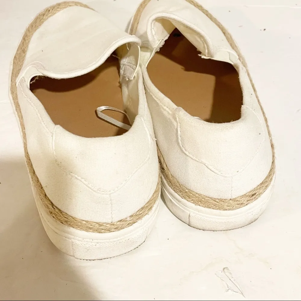 Torrid 6 Wide WW White Canvas Rope Trim Slip on Low Top Sneakers - Image 4