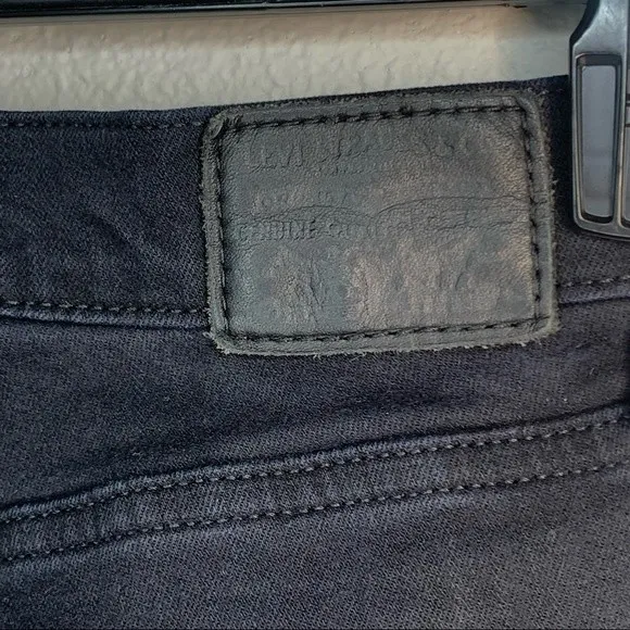 Levi’s 724 black high rise straight leg distressed cropped jeans women’s size 27 - Image 7