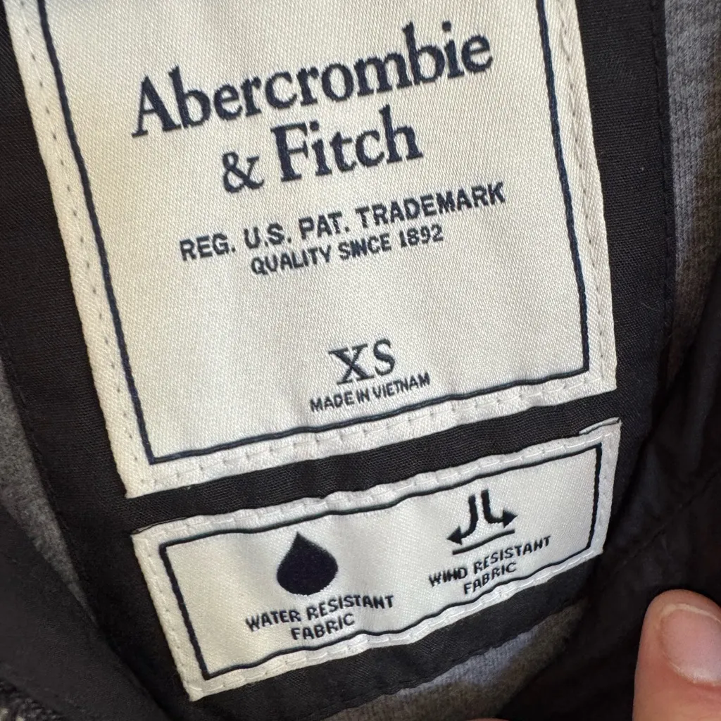 Abercrombie & Fitch black water resistant hooded windbreaker jacket size XS - Image 2