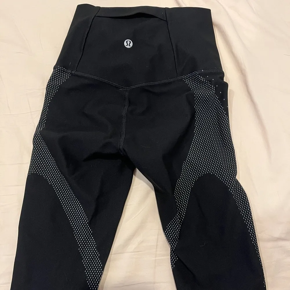 🌼 Mapped Out High -Rise Tight 28” Black Glacier Gray Size 2 ⭐️⭐️ - Image 5