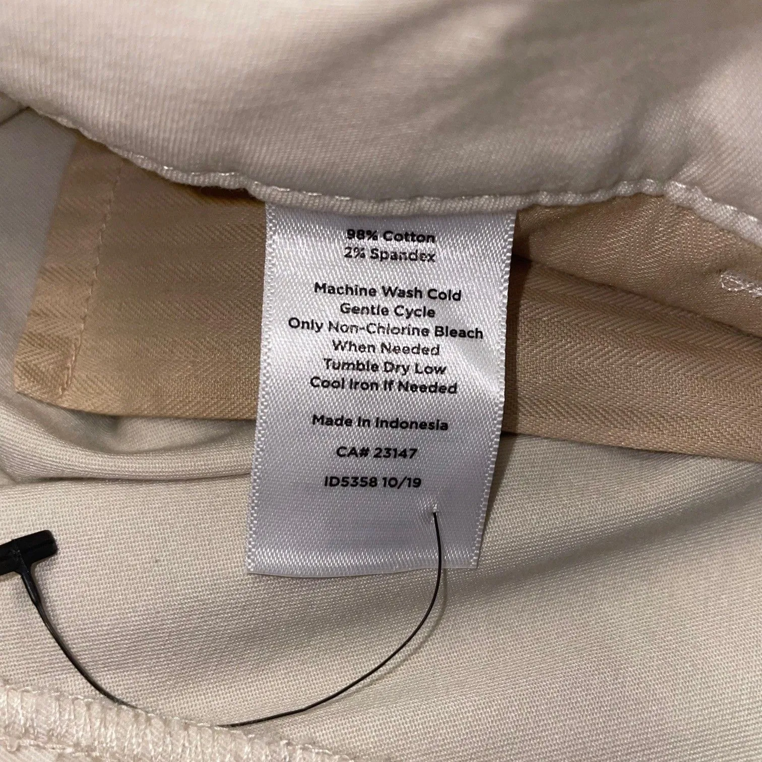 Talbots SZ 10P  Perfect Crop Tan/Beige 3 Button Detail, Stretch, Summer Vacation - Image 7