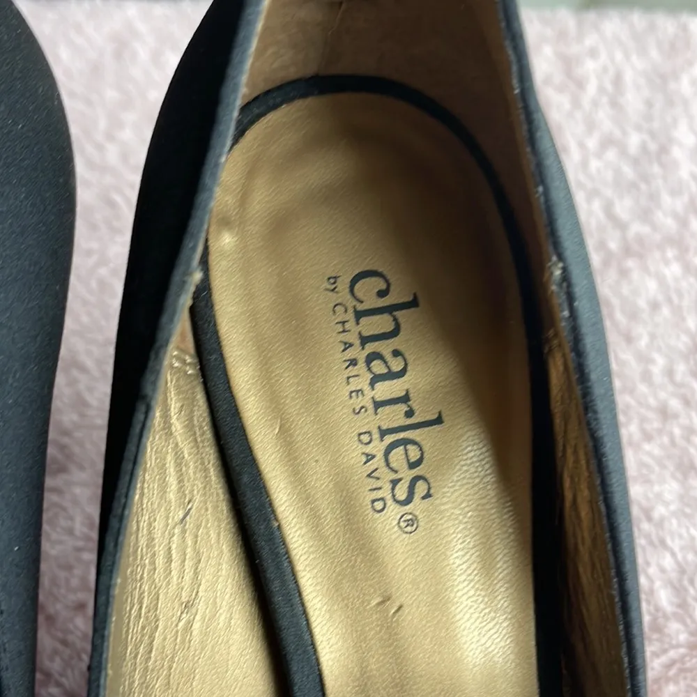 Charles by Charles David black rosette satin peep toe heels. - Image 3