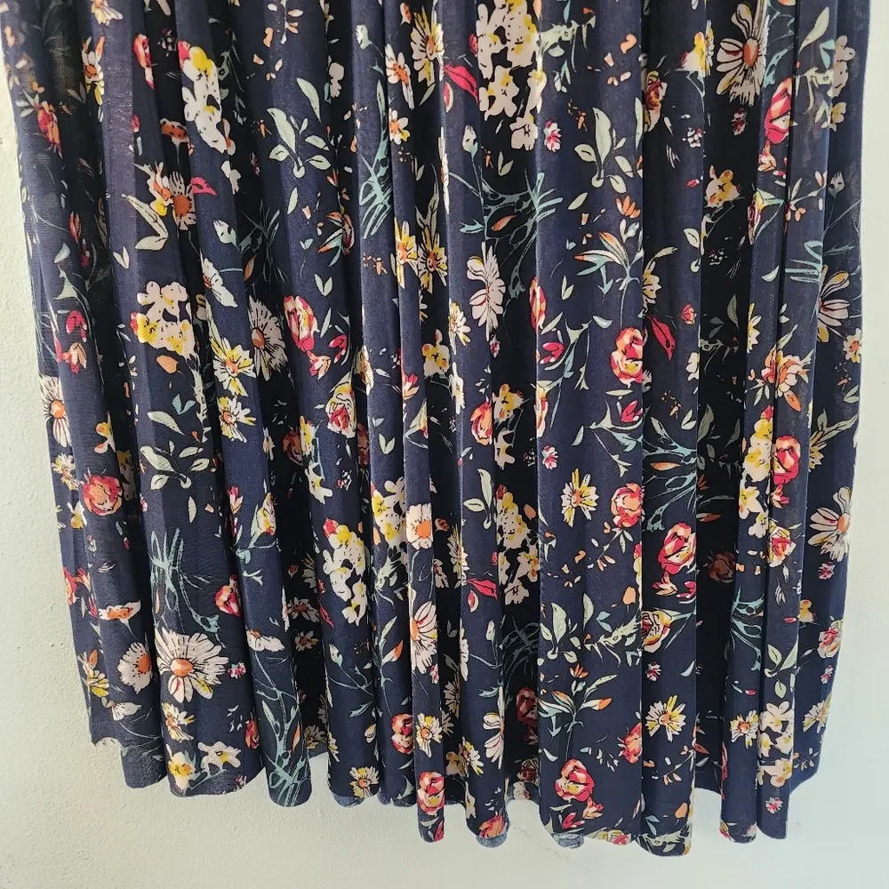 Navy Blue Floral Print Flowy Skirt Size undefined - Image 3