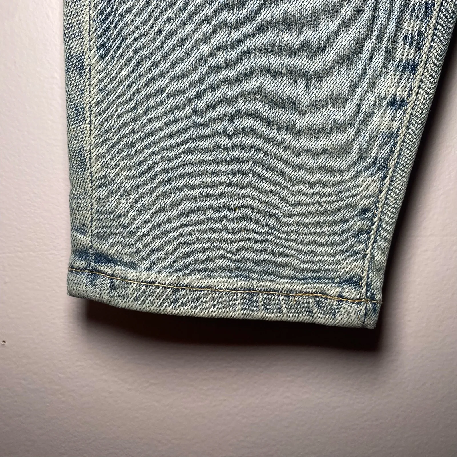 Judy Blue Slim Fit Straight Leg Light Wash Jeans Minimalist Women's size 27 - Image 6