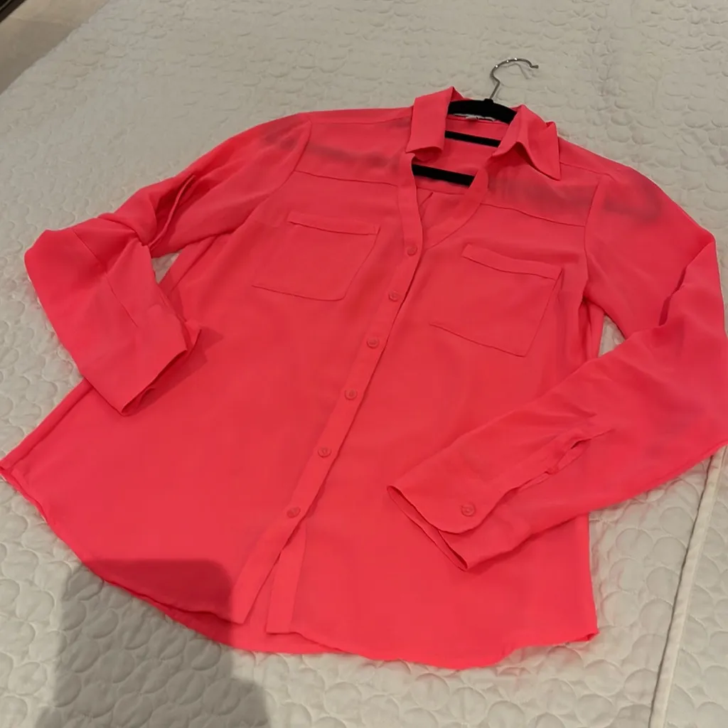 EXRESS Women size XS Portofino button down blouse neon pink salmon loose fit - Image 6