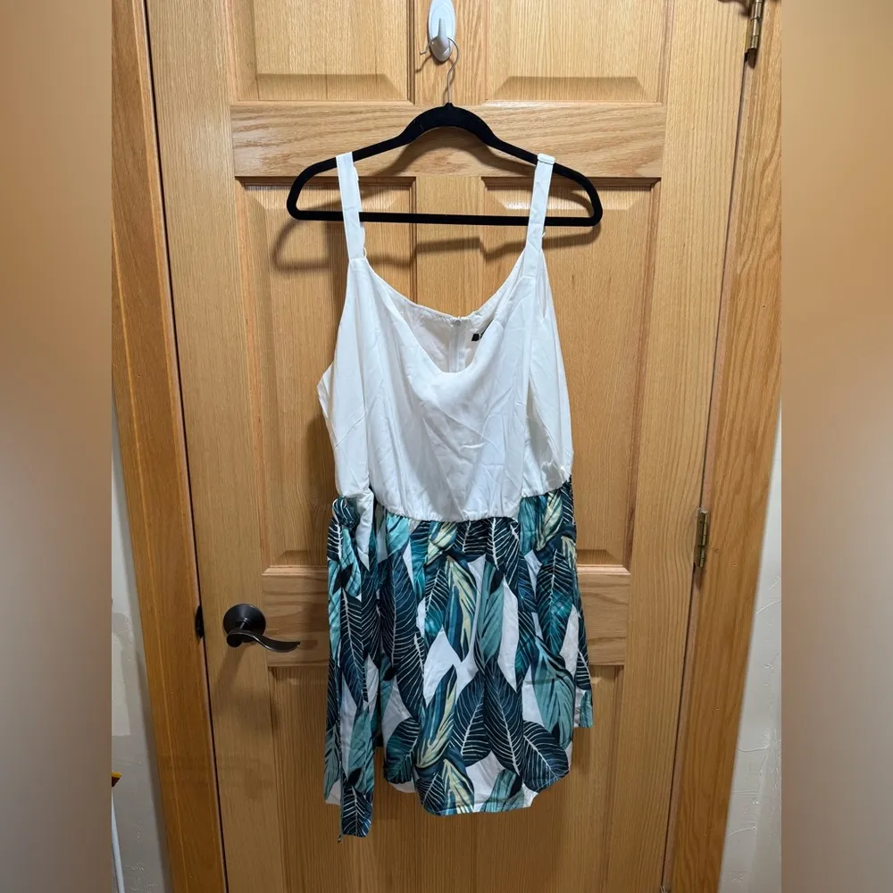 Women’s BloomChic 22/24 Tropical Patchwork Pocket Belted Cami Romper NWT Blue Size undefined - Image 5