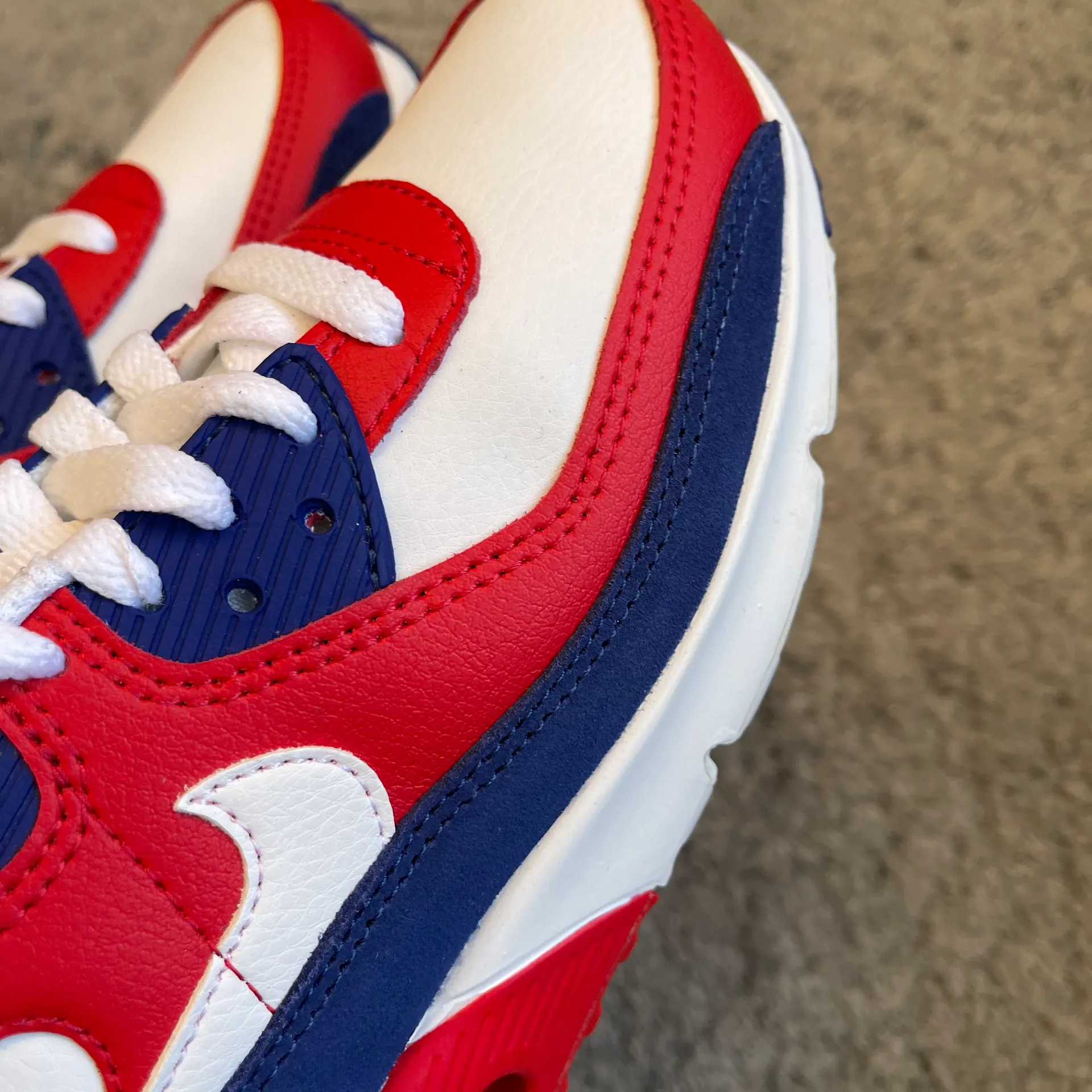 Nike Air Max 90 Size 4Y - Image 5