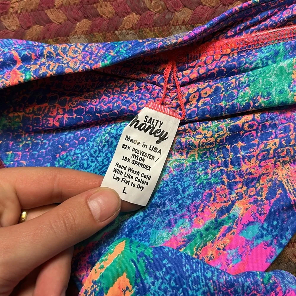 NWOT SALTY HONEY RAINBOW ABSTRACT SNAKESKIN SWIM BOTTOMS CHEEKY Blue Size L - Image 2