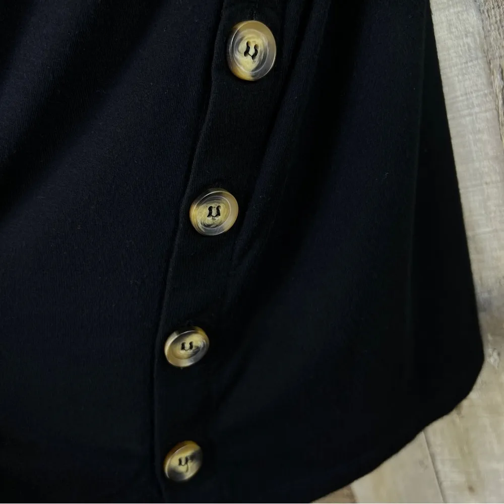 ASOS Size 8 Black Short Sleeve Crewneck Shirt w/Buttons on the Sides Sup… - Image 3