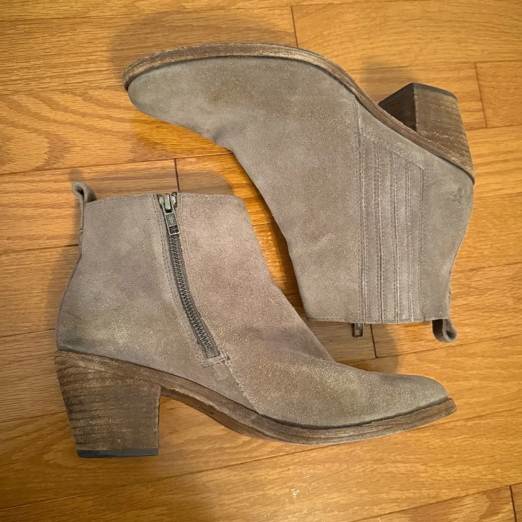 Frye Alton Chelsea Boots in Gray - Image 4