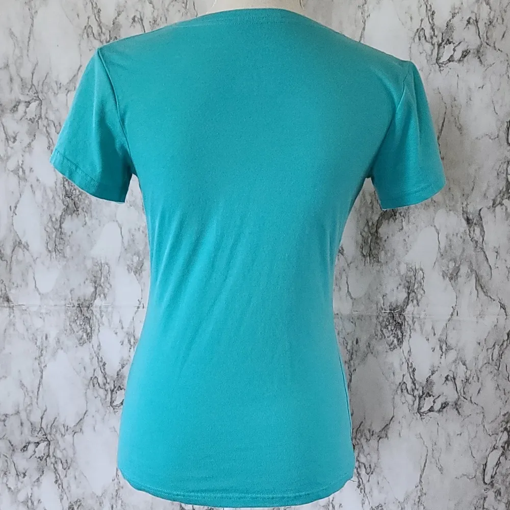 Nike vneck tee size small - Image 4