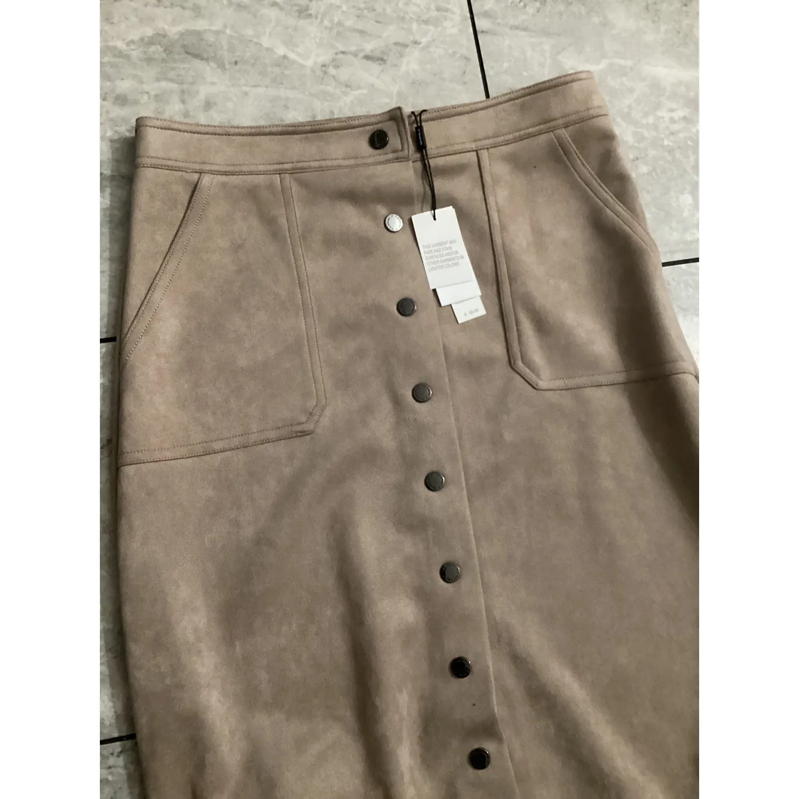 Tahari Faux Suede Button Front Midi Skirt Desert Dune Size M - Image 2