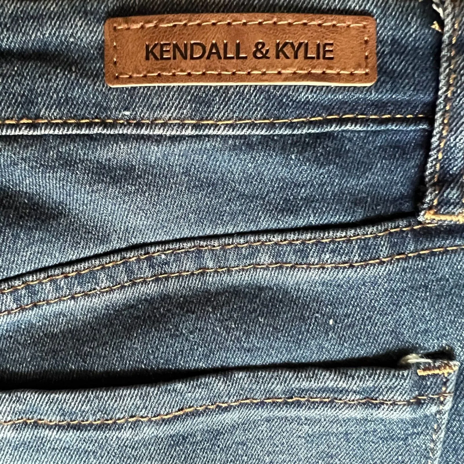 Kendall & Kylie Laguna Beach Mid-Rise Crop Jeans, US27 - Image 4