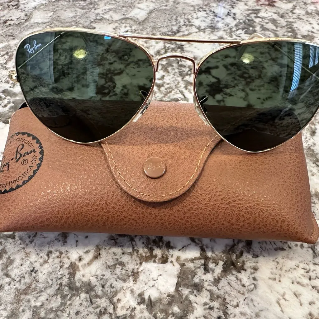 Ray-Ban Gold Frame Aviator Sunglasses - Image 8