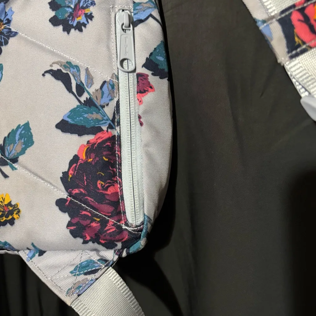 Vera Bradley Sling Bag Floral Design Light Blue Shoulder backpack wirh pockets - Image 6