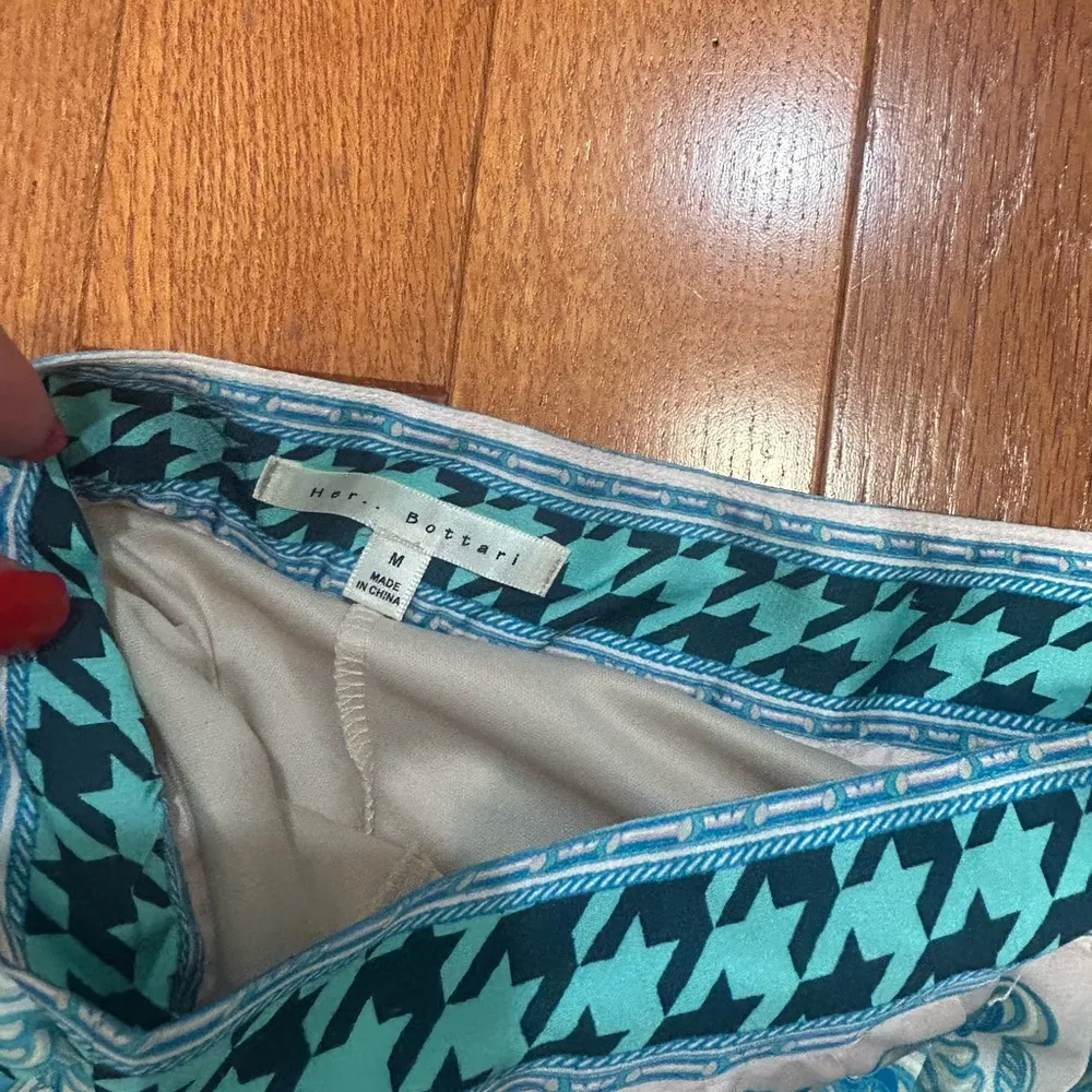 Her..Bottari Skirt with shorts under Size M New without Tag Green Size M - Image 2