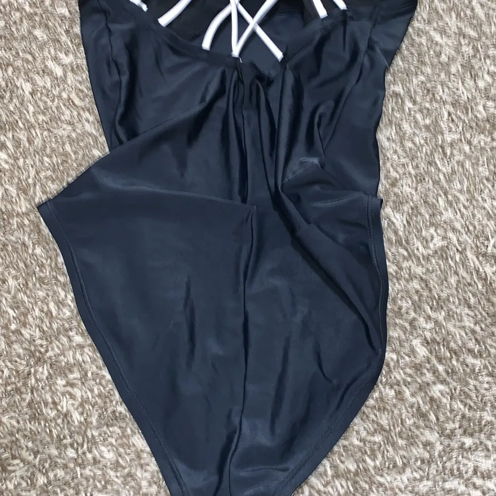 Adidas convertible crossback one piece black & white swimsuit woman size MEDIUM - Image 5