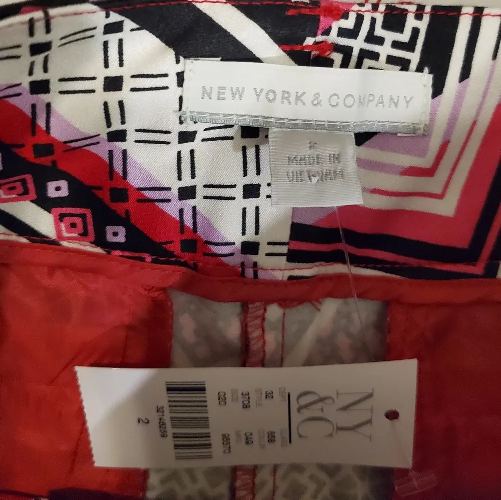 NWT! New York & Company Black Multicolor Aztec Print Sateen 4" Shorts 2 Pink - Image 2
