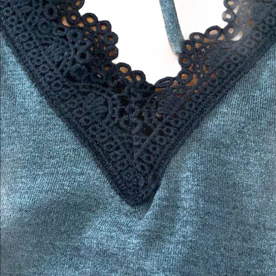 Loft Grey/Gray and Black Double V-Neck Lace Long Sleeve Tee Shirt Sz Medium - Image 3