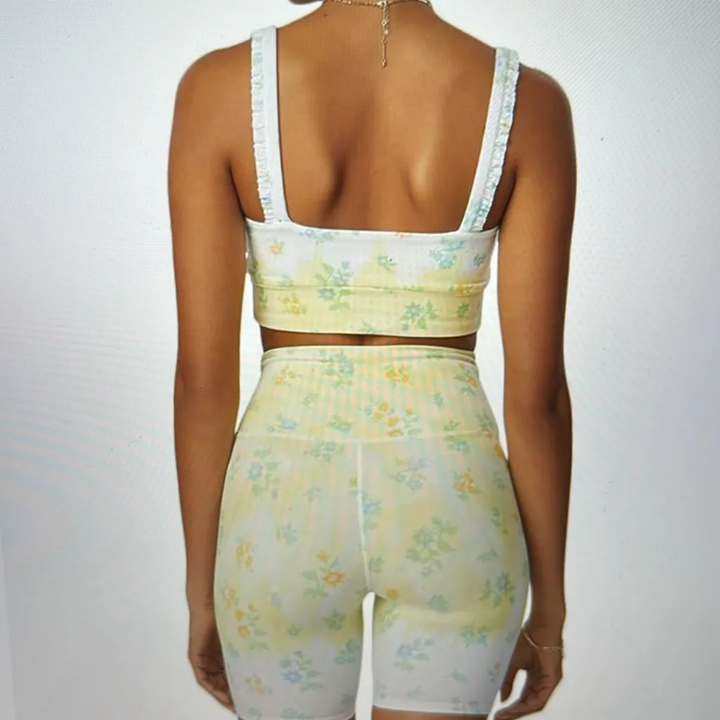 Bandier x Sincerely Jules The Rue Ruffle Bra and Biker Shorts Yellow - Image 7