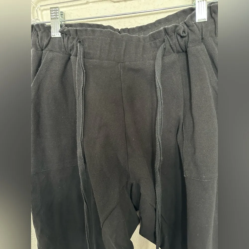 FREE PEOPLE BEACH BLACK JOGGERS SIZE SMALL - Image 4