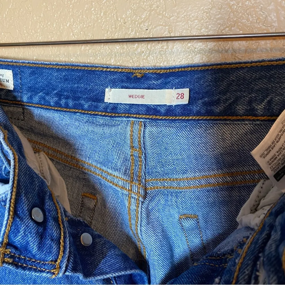 Levi's Wedgie Premium Straight Leg Womens Jeans Raw Hem size 28 - Image 2
